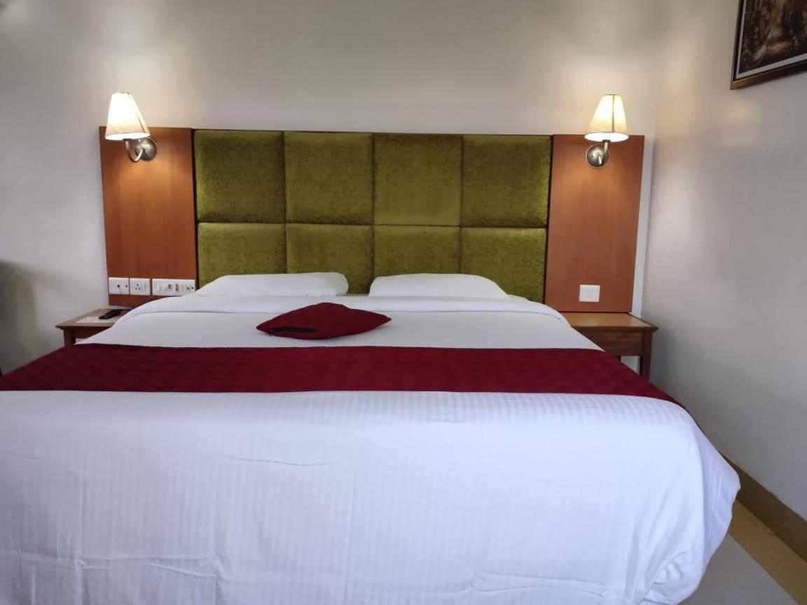 Hotel Western Gatz Тхени Экстерьер фото