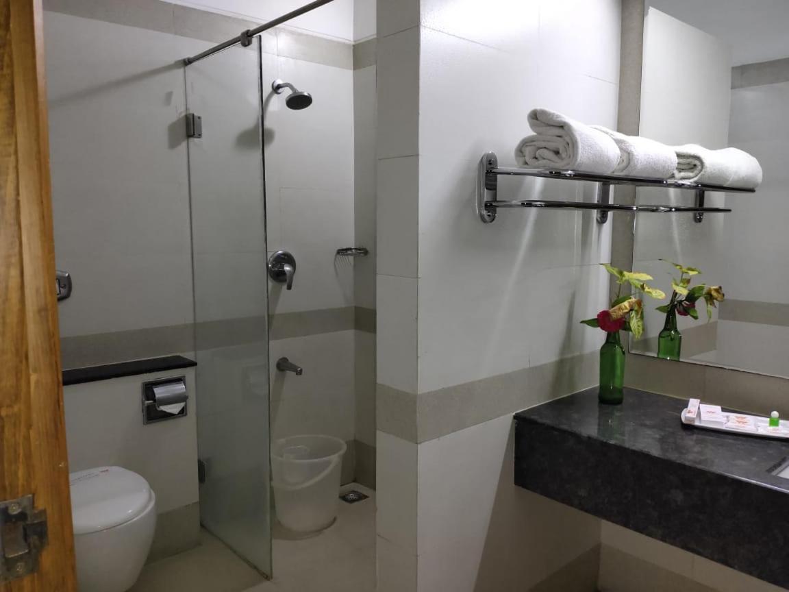 Hotel Western Gatz Тхени Экстерьер фото
